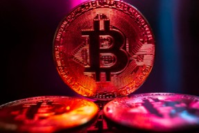 比特币跌至三个月更低 特朗普交易的最后一道堡垒坍塌