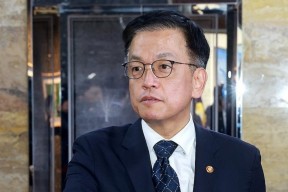 韩国代总统因市民团体举报被警方立案调查