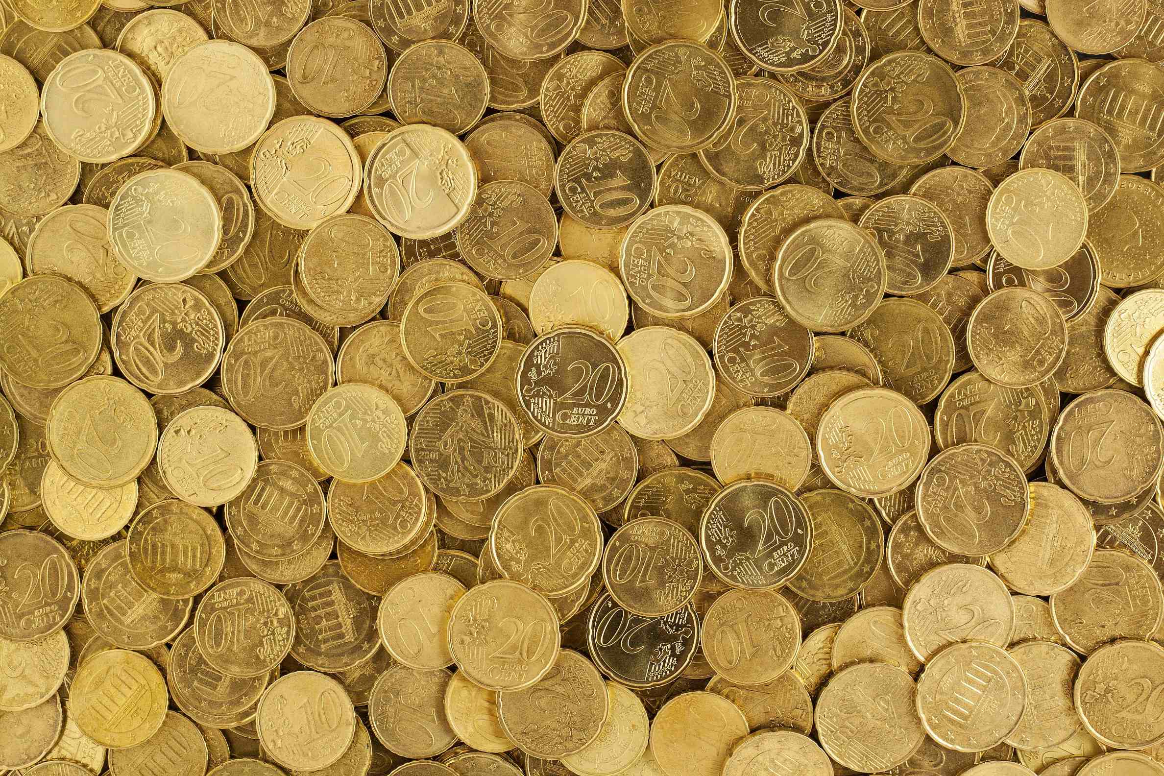 如何评估黄金和白银投资的潜在决策与风险？这些投资策略如何影响市场表现？  第1张