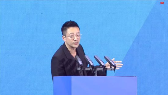 汪小菲谈创业起步：精神压力大两星期没出门，最后直接住到公司  第1张
