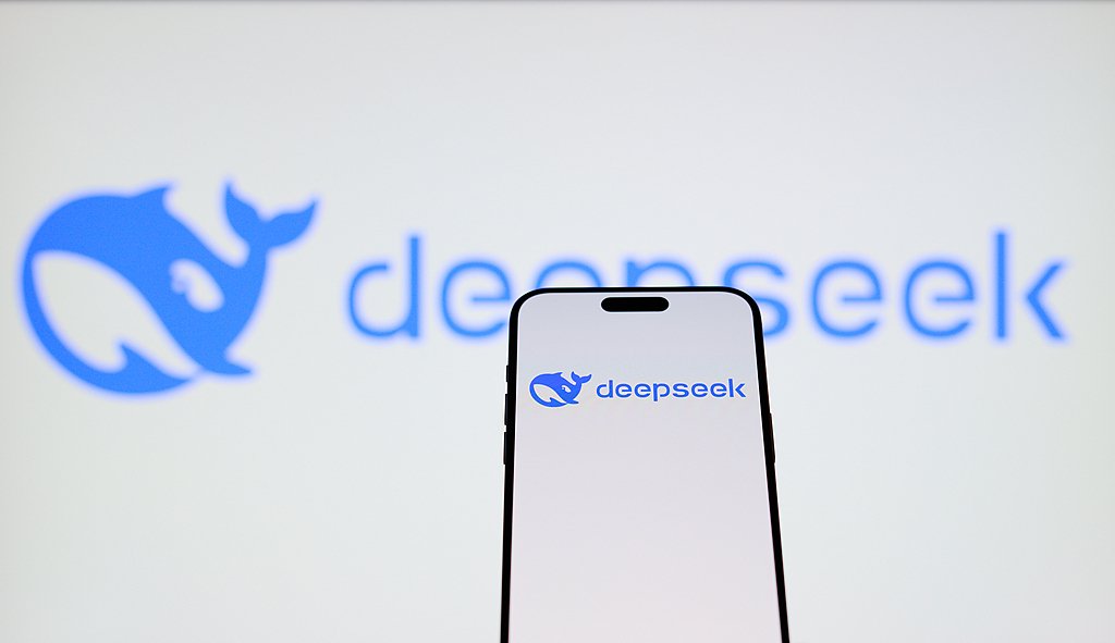 DeepSeek概念股持续火热，多股20cm涨停，多家公司回应合作情况  第1张
